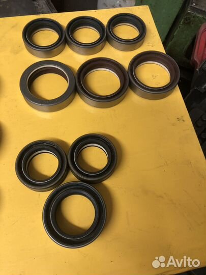 Шкворень экскаватора