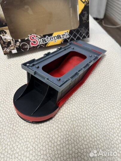 Игрушечный скейтпарк и велик