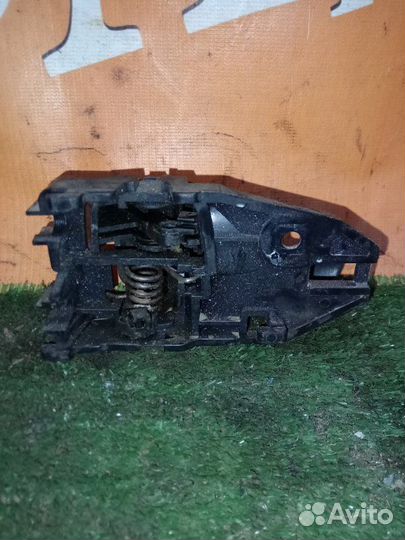 Ручка двери внутренняя передняя правая Mitsubishi