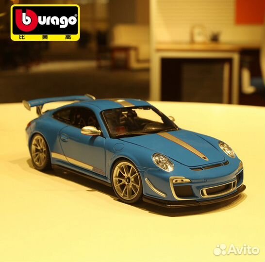 Модель автомобиля Burago Porsche 911 GT3 RS 4.0