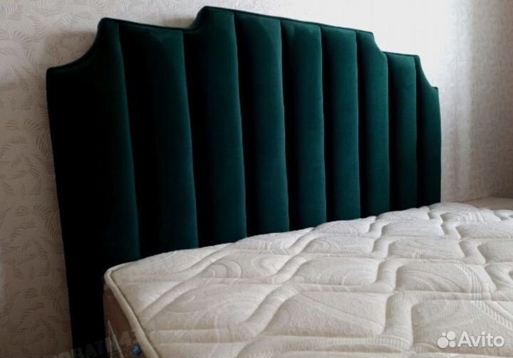 Белая кровать