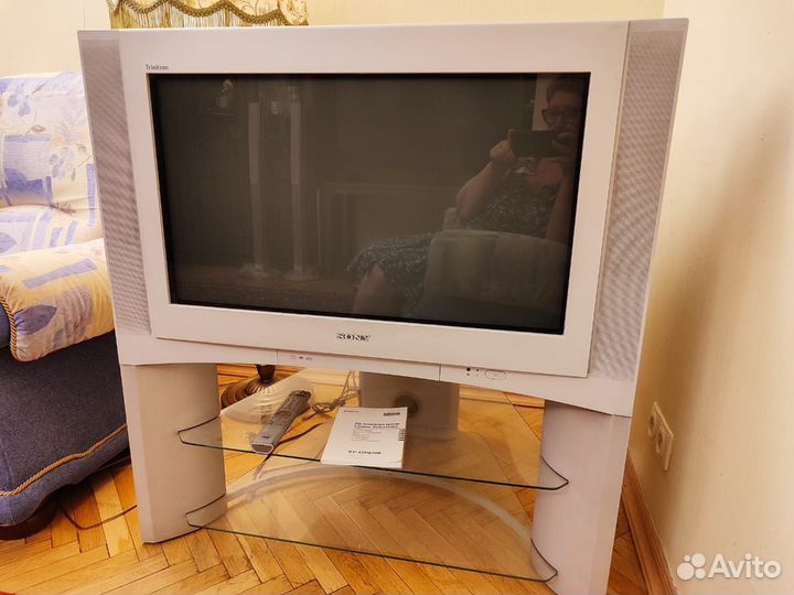 Телевизор Sony Trinitron KV-32FQ70K с тумбой SU-32