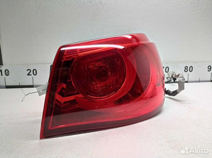 Фонарь задний наружный правый Infiniti Q50