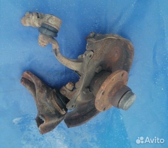 Поворотный кулак на Ваз передний привод голый