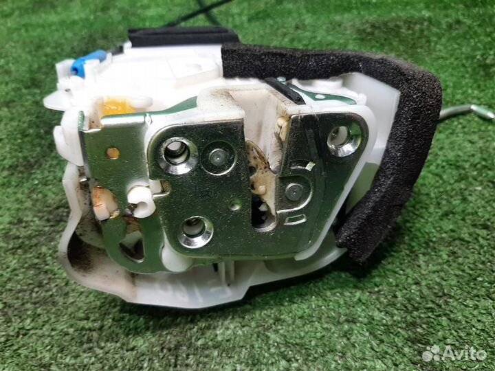 Замок двери передней правой Subaru Legacy/ Outbac