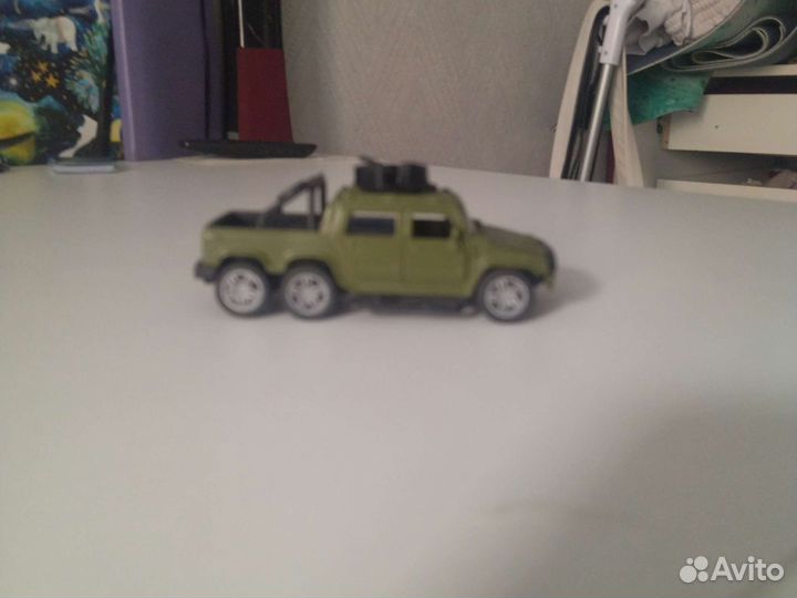 Игрушечная военная машинка 