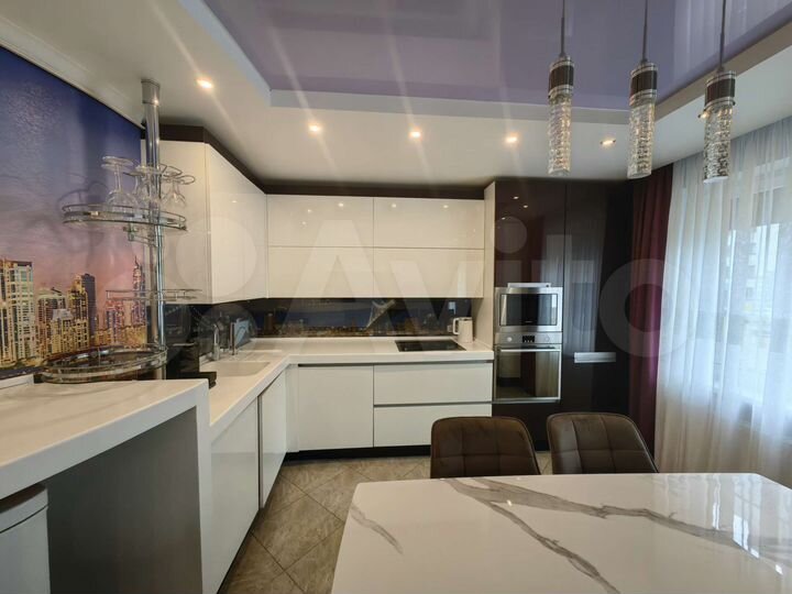 3-к. квартира, 103 м², 1/10 эт.