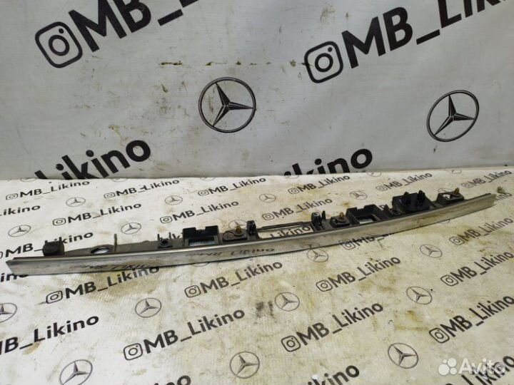 Накладка крышки багажника Mercedes C-Class W204