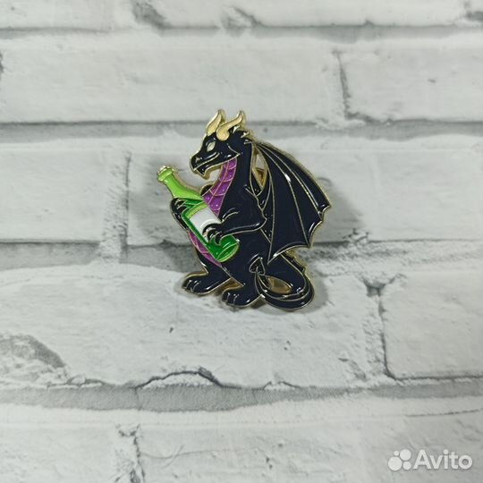 Значок дракон Шампусик