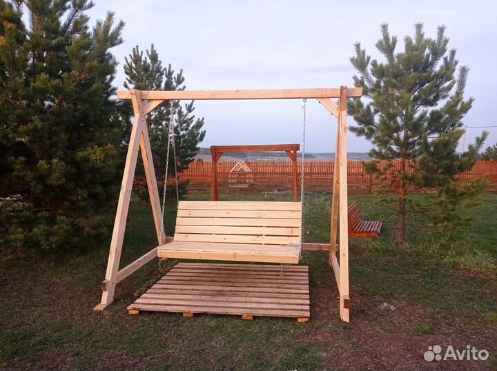 Садовые качели из дерева