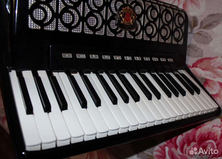 Аккордеон Royal Standard Silvana 37/96/IV/11/5