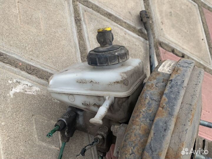 Вакумный усилитель тормозов Renault Logan 1