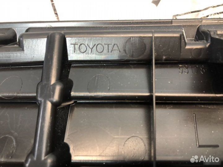 Заглушка бампера передняя левая Toyota Rav4