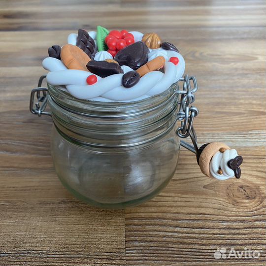 Банка с декором из полимерной глины