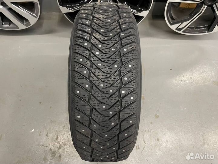 Yokohama IceGuard Stud IG65 215/65 R16 102T