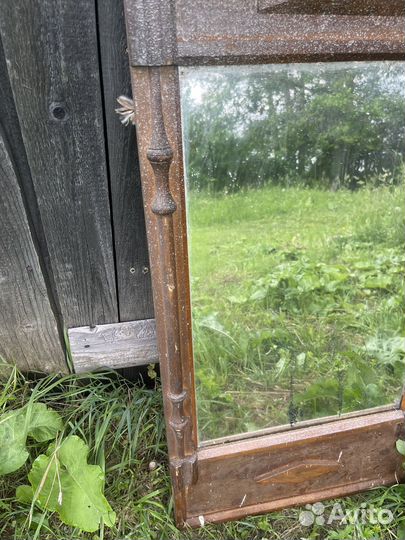 Настенное старинное зеркало в раме винтаж