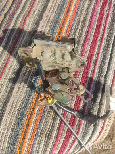 Замок крышки багажника Caldina ST190