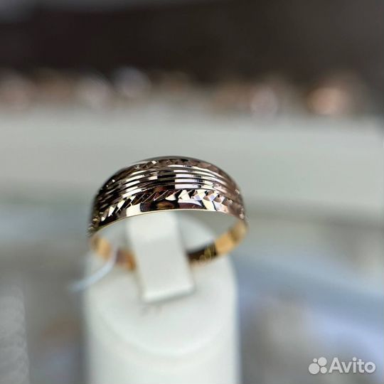 Золотое кольцо 585 пробы новое золото (ладо)