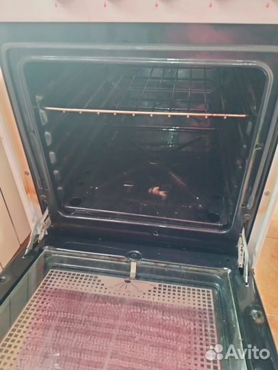 Продам газовую плиту