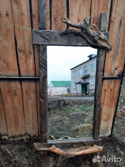 Зеркало настенное в раме