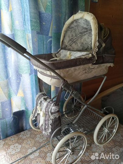 Детская игрушечная коляска