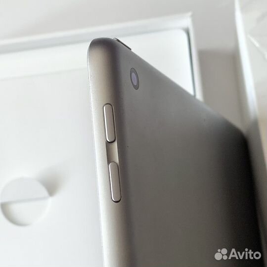 Apple iPad 5 32 Gb Wi-Fi планшет