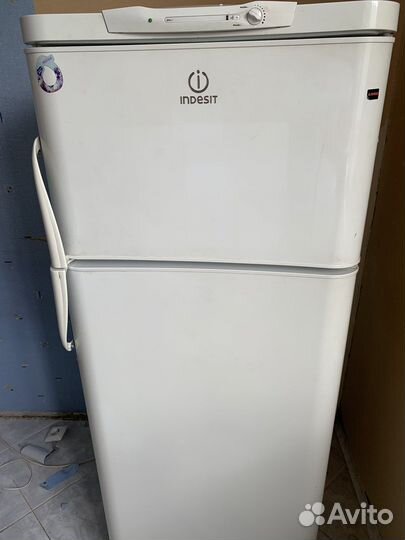 Холодильник бу Indesit