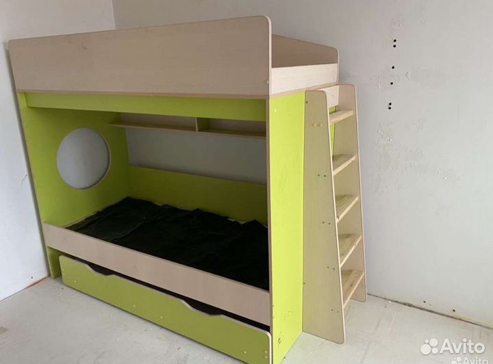 Кровать двухьярусная