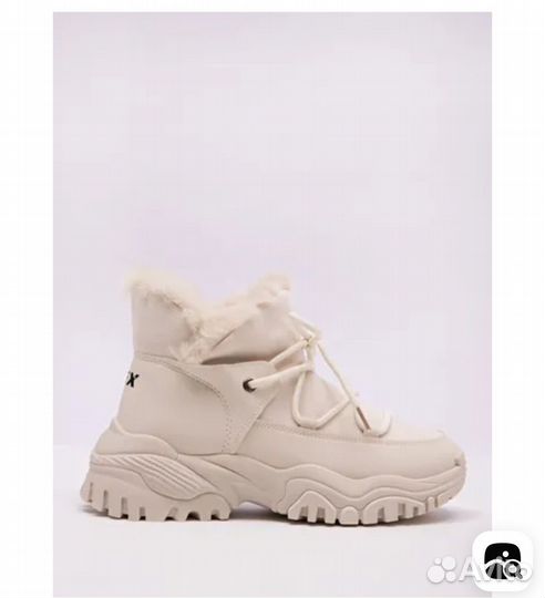 Кроссовки с мехом для девушки