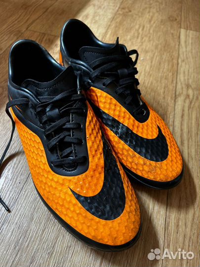 Футбольные бутсы nike