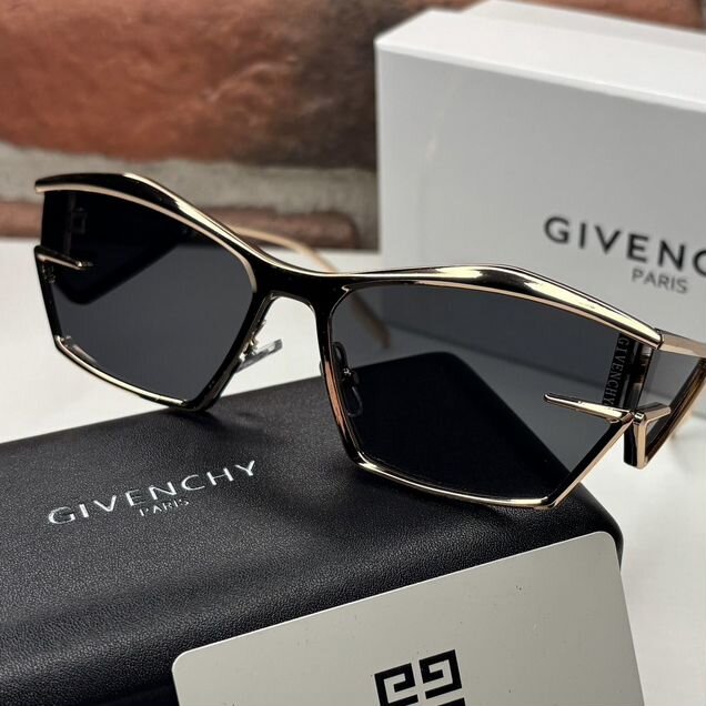 Солнцезащитные женские очки Givenchy
