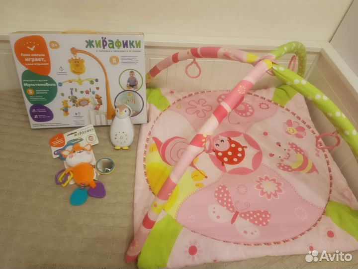 Развивающий коврик, мобиль, игрушки