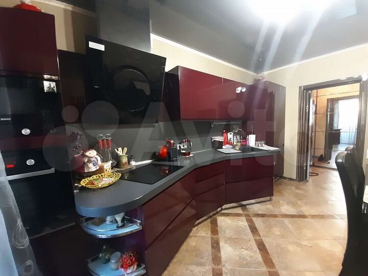 3-к. квартира, 100 м², 2/10 эт.