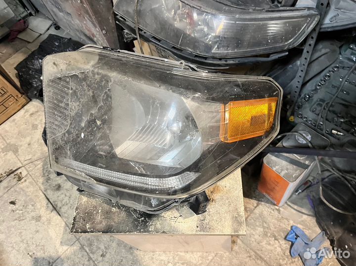 Фара toyota tundra