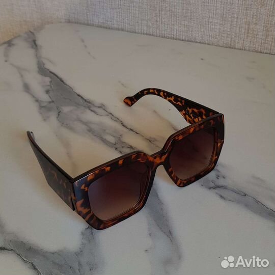 Солнцезащитные очки Stradivarius