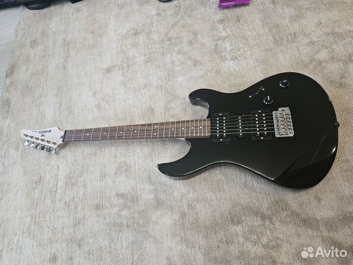 Электро гитара Yamaha erg 121 комплект
