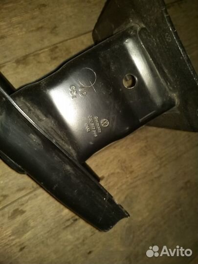 Усилитель бампера Tiguan