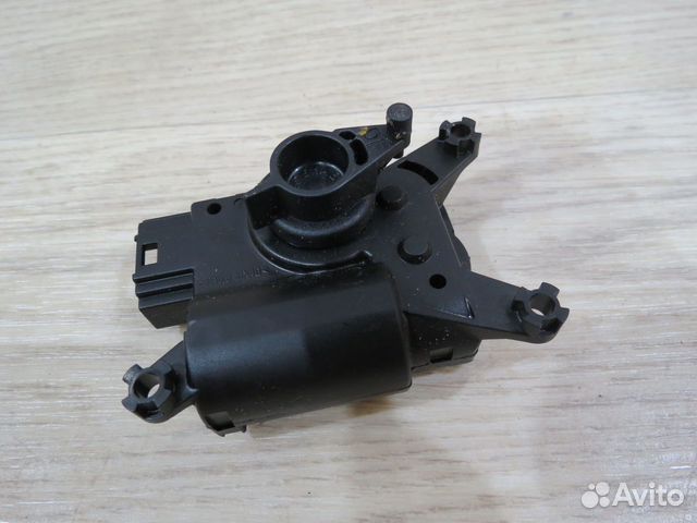 Моторчик заслонки отопителя Porsche Cayenne 957