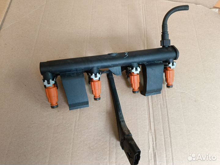 Форсунка топливная Peugeot Citroen 1.6 TU5 NFU