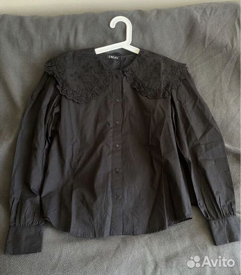 Блузка с ажурным воротником