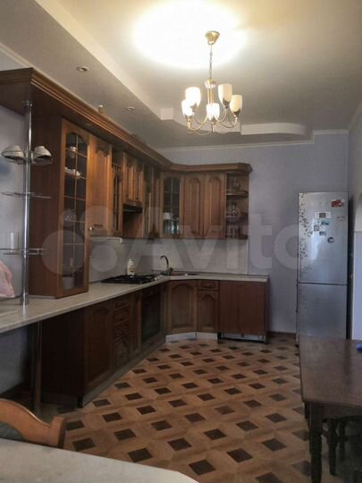 Дом 323,9 м² на участке 5,5 сот.