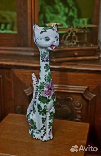 Фарфоровая кошка