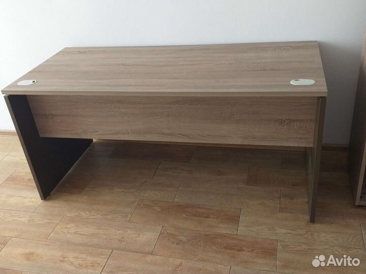 Офисный стол и шкаф