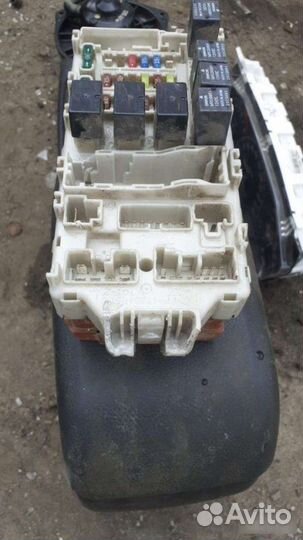 Блок предохранителей Mitsubishi Lancer 9 2000-2007