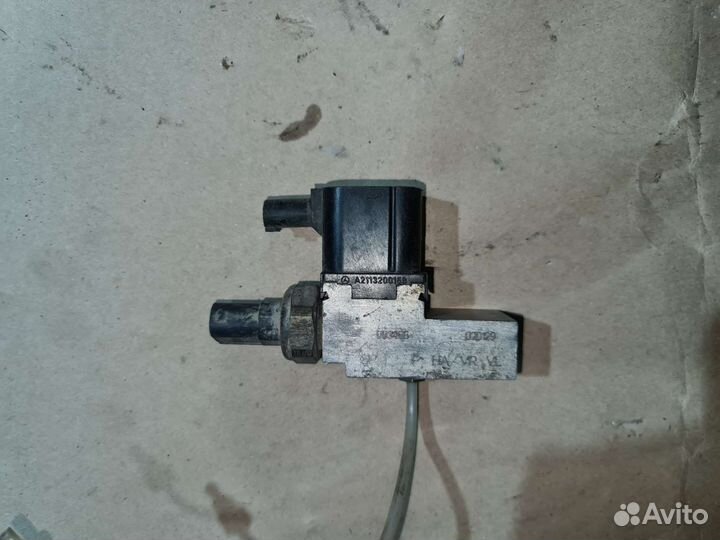 Блок клапанов пневмоподвески Mercedes W211/CLS219