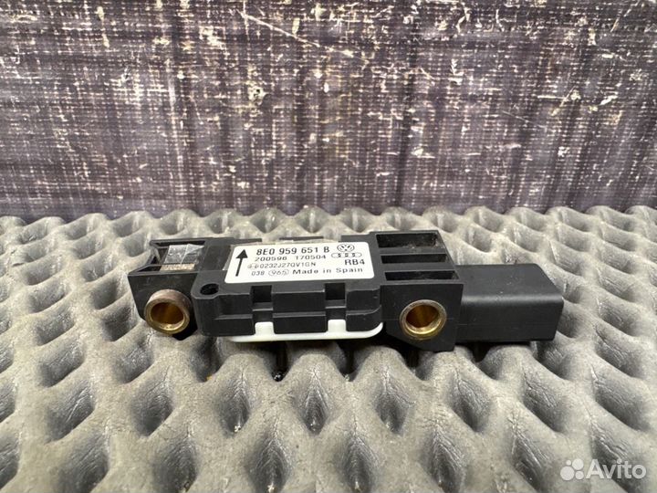 Датчик Airbag Audi A4 B6 AMB 2004