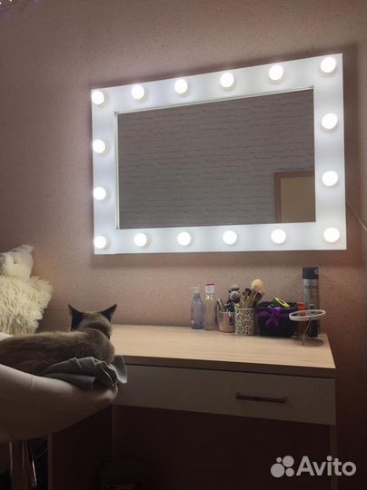 Настольное зеркало с подсветкой