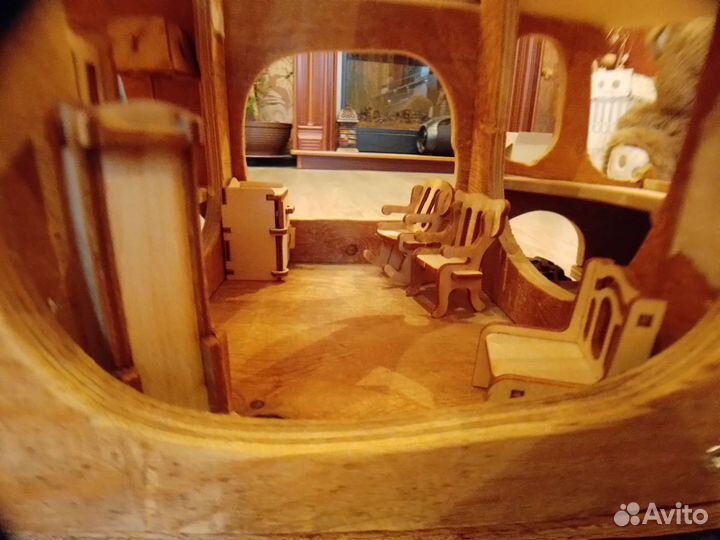 Игрушечный дом на колёсах