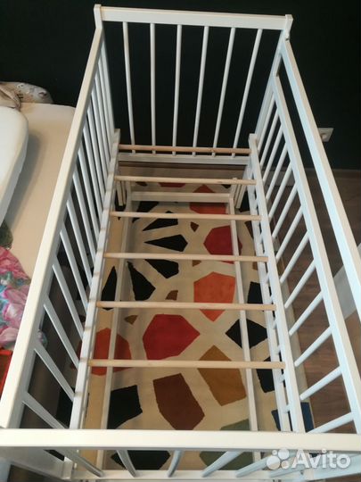 Детская кроватка для новорожденных с маятником