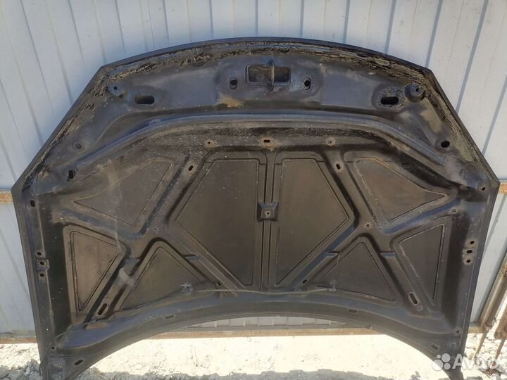 Dodge stratus капот